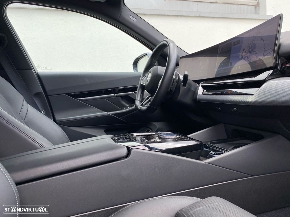 BMW 520 d Pack Desportivo M - 15