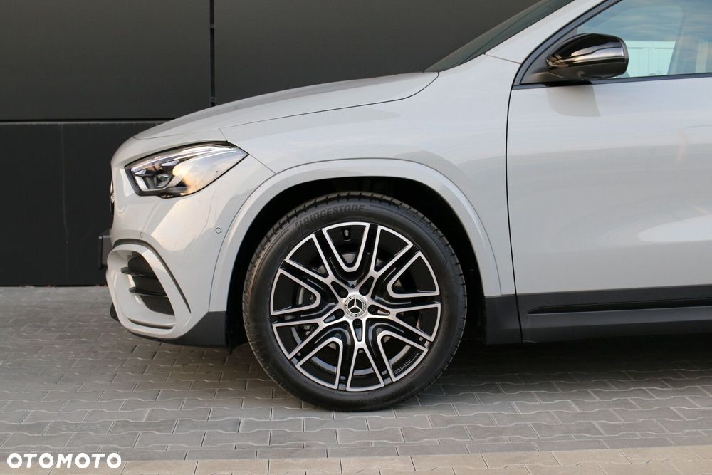 Mercedes-Benz GLA - 10