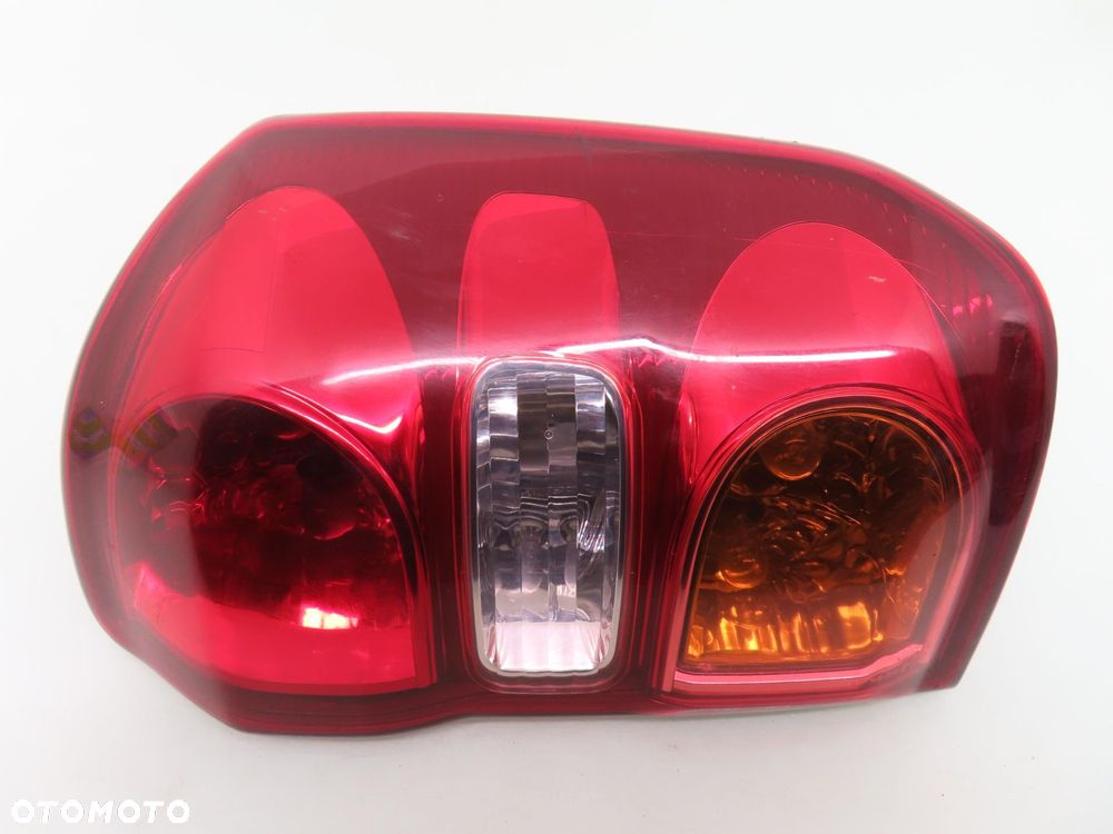 LAMPA PRAWA TYLNA TOYOTA RAV 4 II LIFT - 1