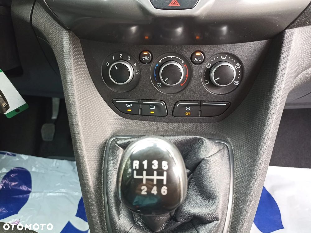 Ford Tourneo Connect 1.0 EcoBoost Start-Stop Titanium - 22