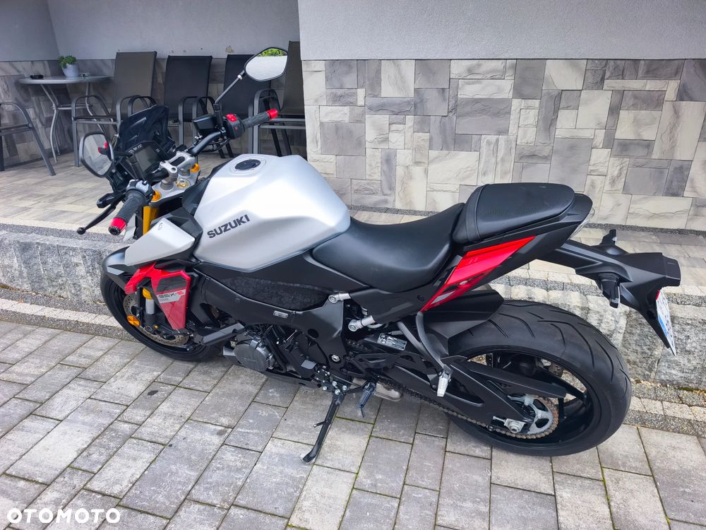 Suzuki GSX - 30