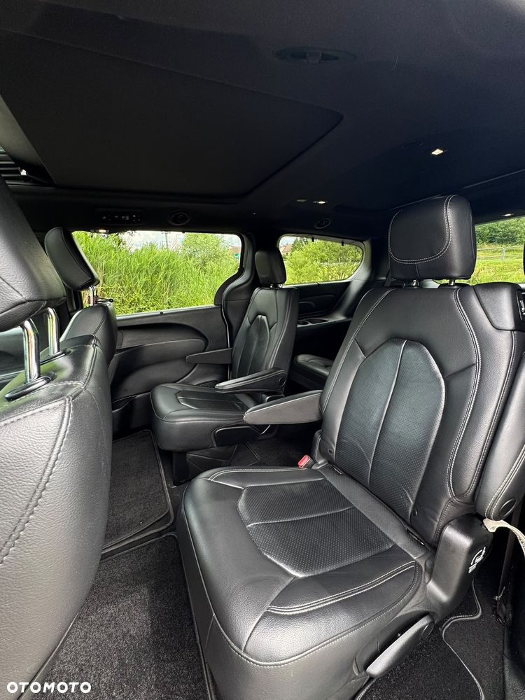 Chrysler Pacifica - 35