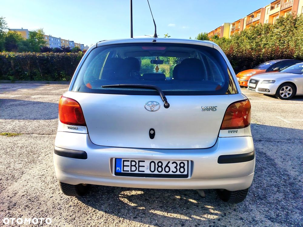 Toyota Yaris 1.0 Base - 2