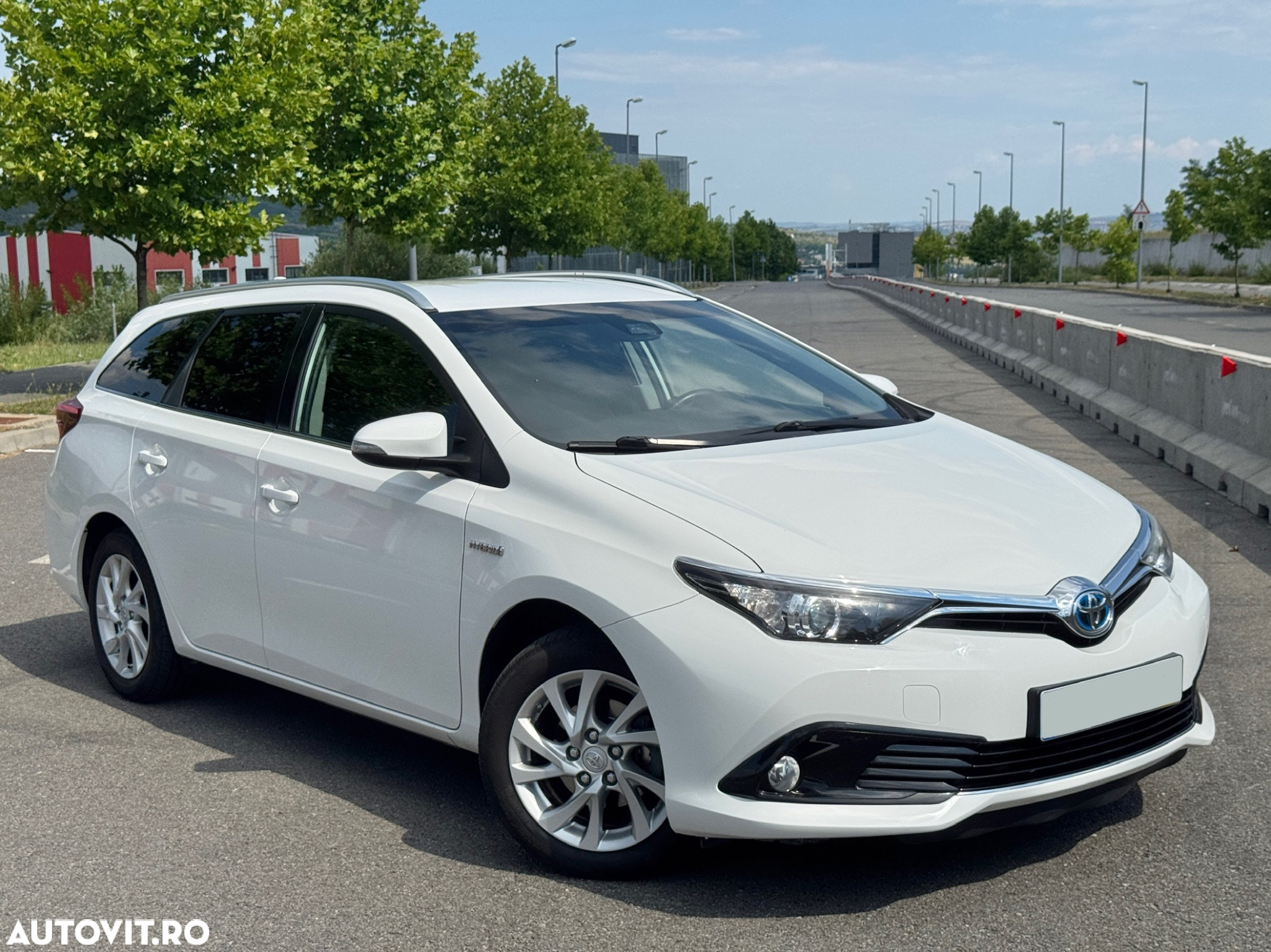 Toyota Auris 1.8 VVT-i Hybrid Automatik Touring Sports Edition - 2