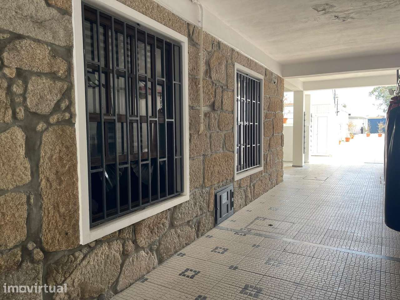 Edifício de comércio e apartamento duplex - Grande imagem: 5/15
