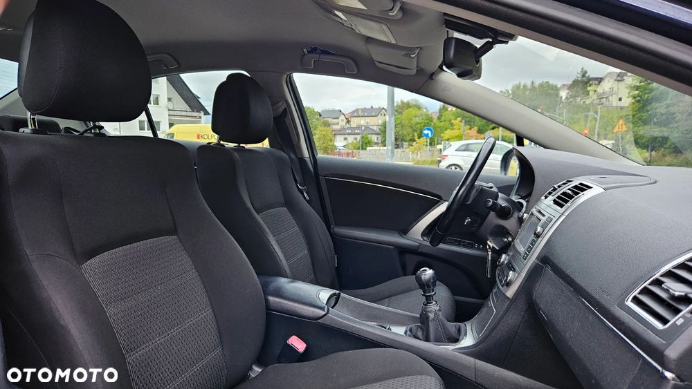 Toyota Avensis - 17