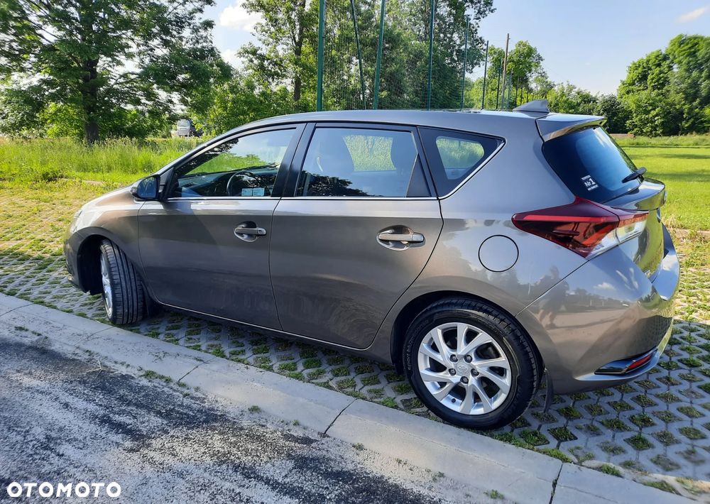 Toyota Auris 1.6 Premium - 26