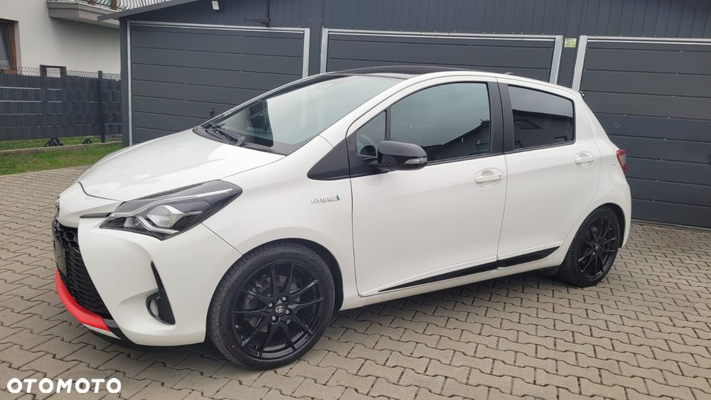 Toyota Yaris Hybrid 100 Business Edition - 1