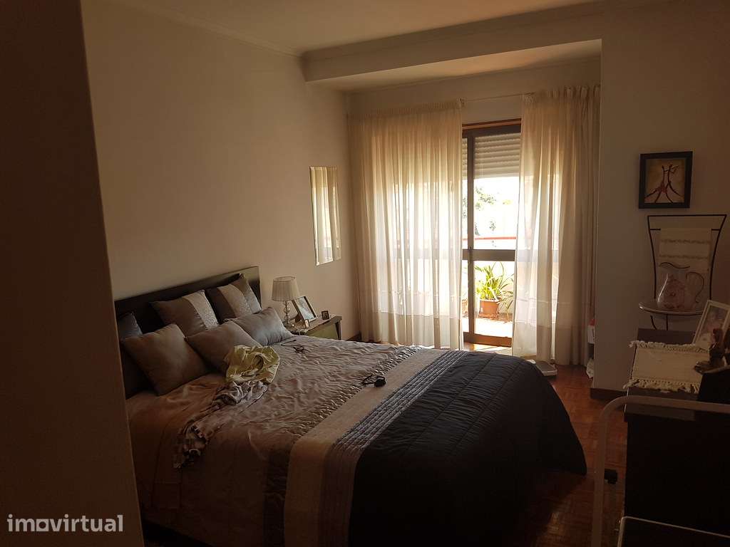 Apartamento T8 (c 2 salas, 3 WC, 2 varandas, garagem) 50 m do metro - Grande imagem: 4/20