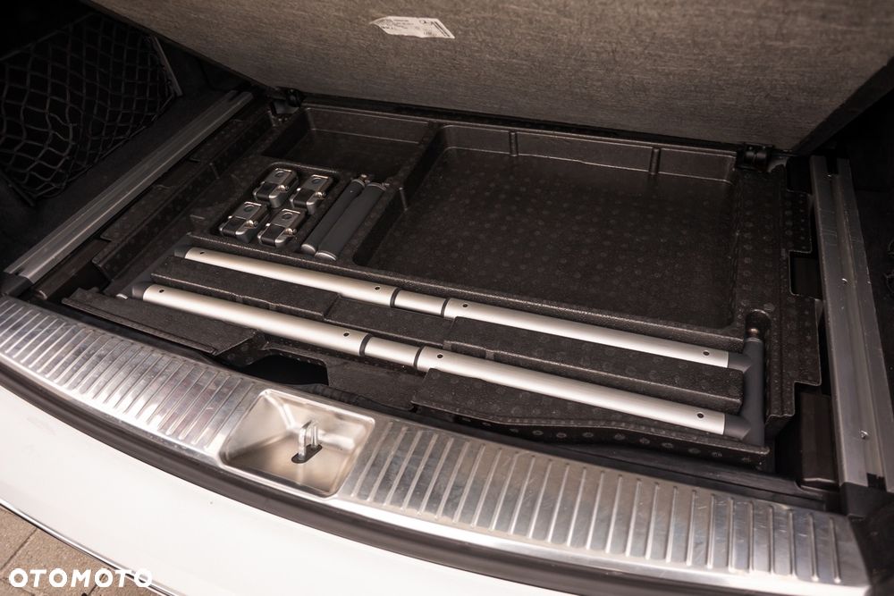 Mercedes-Benz Klasa C 180 (BlueEFFICIENCY) Avantgarde - 39