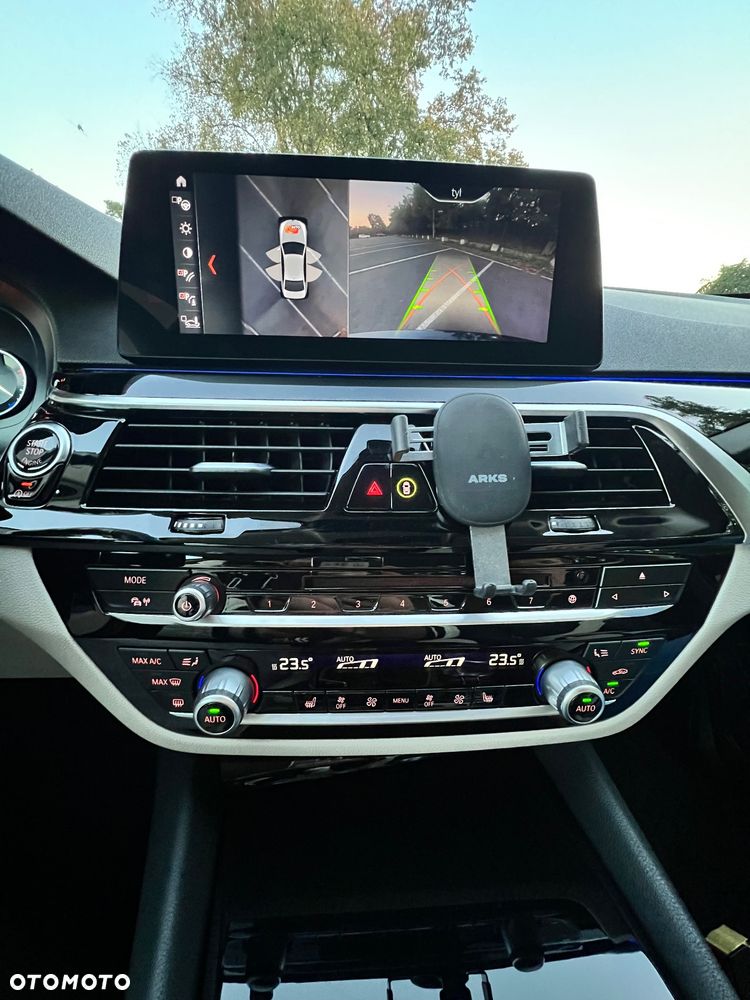 BMW Seria 5 520d xDrive - 29
