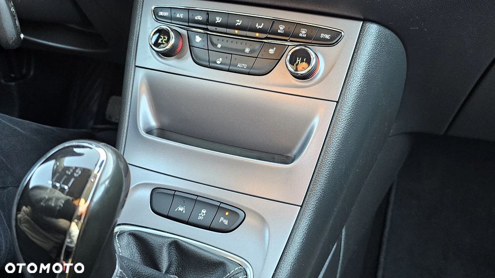 Opel Astra 1.4 Turbo Business - 19