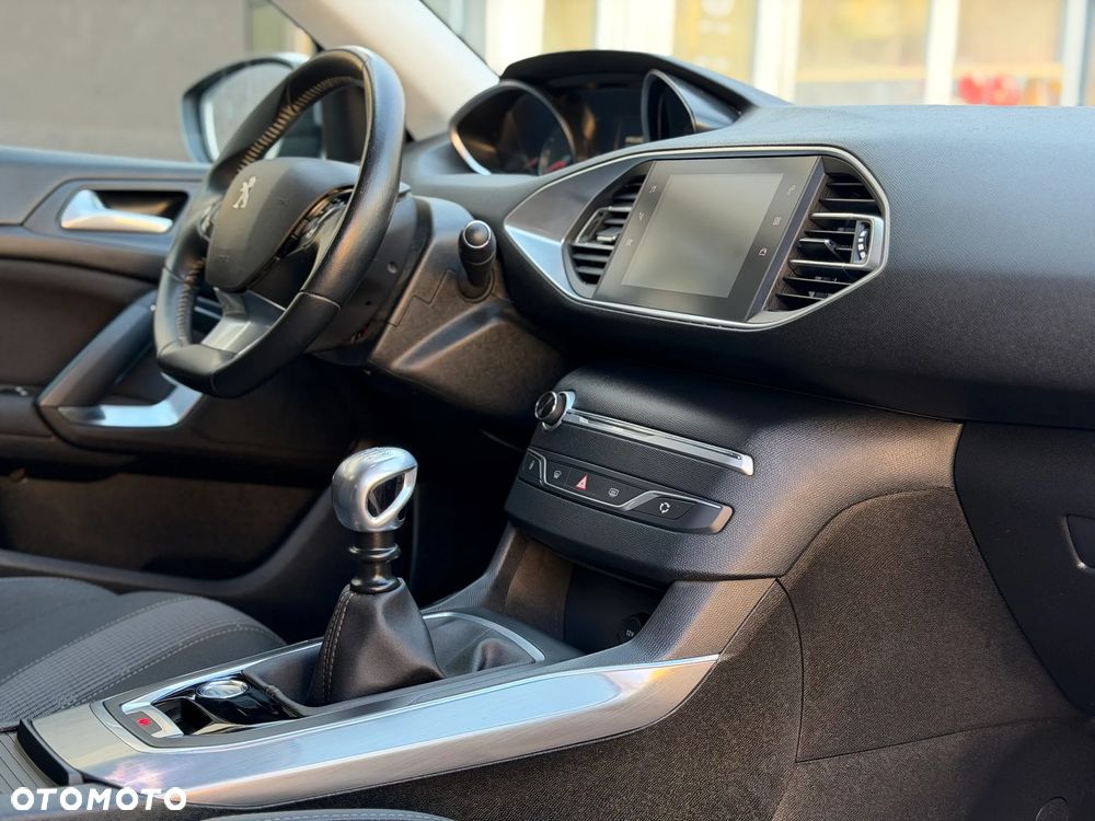 Peugeot 308 1.2 PureTech Allure S&S - 20