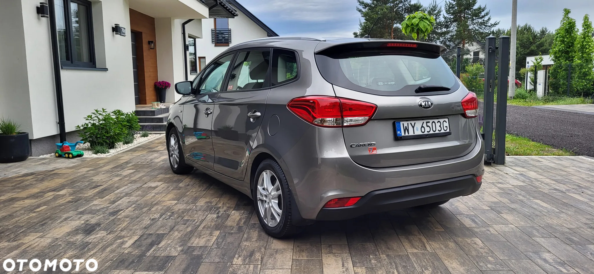 Kia Carens 1.6 GDI L - 19