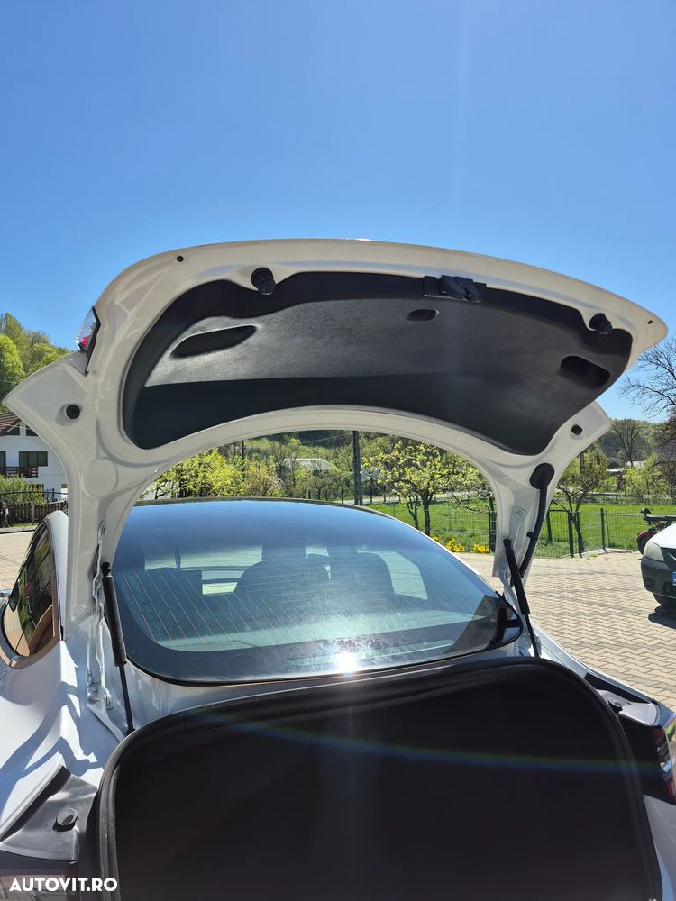 Tesla Model 3 - 7