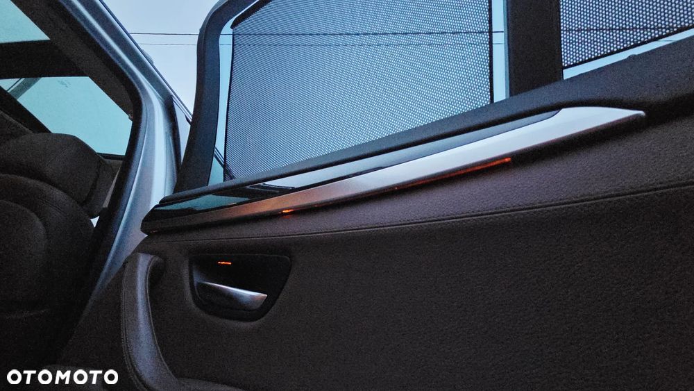 BMW Seria 5 525d xDrive - 29