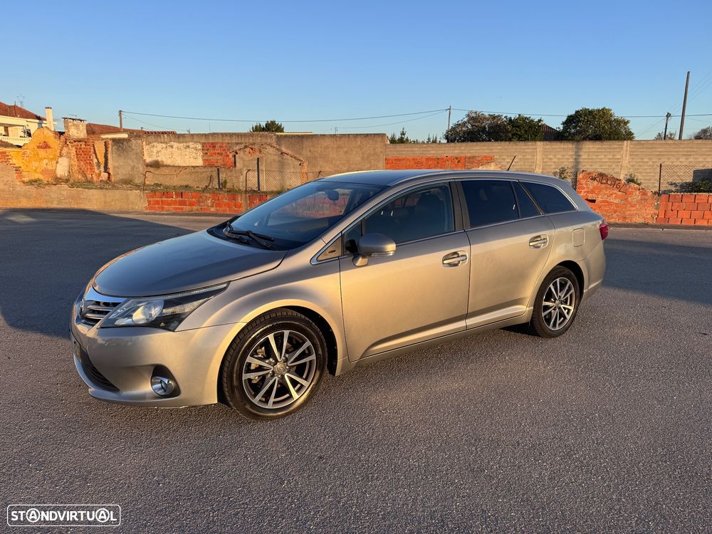Toyota Avensis SW 2.0 D-4D Luxury+GPS - 1