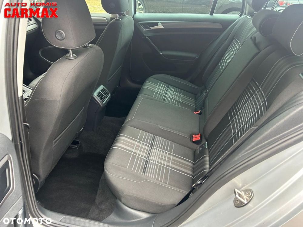 Volkswagen Golf - 28
