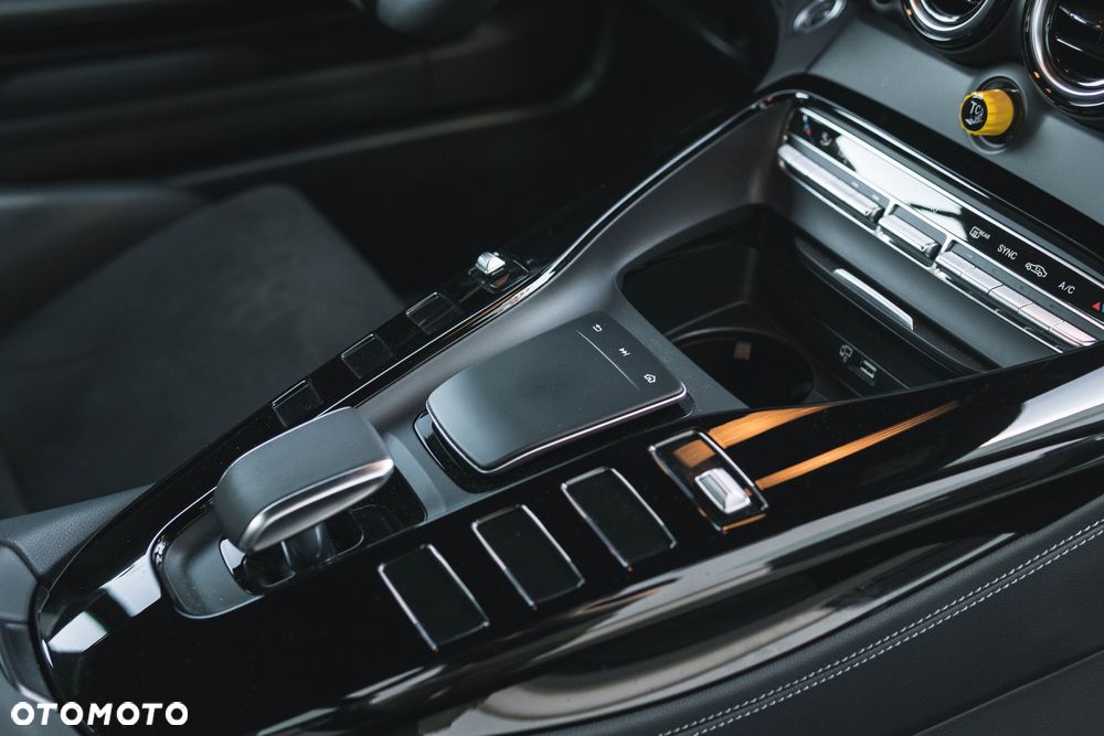 Mercedes-Benz AMG GT - 40