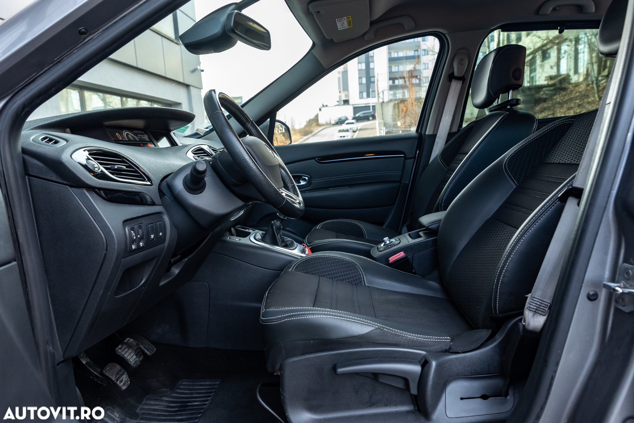Renault Scenic ENERGY TCe 130 BOSE EDITION - 14