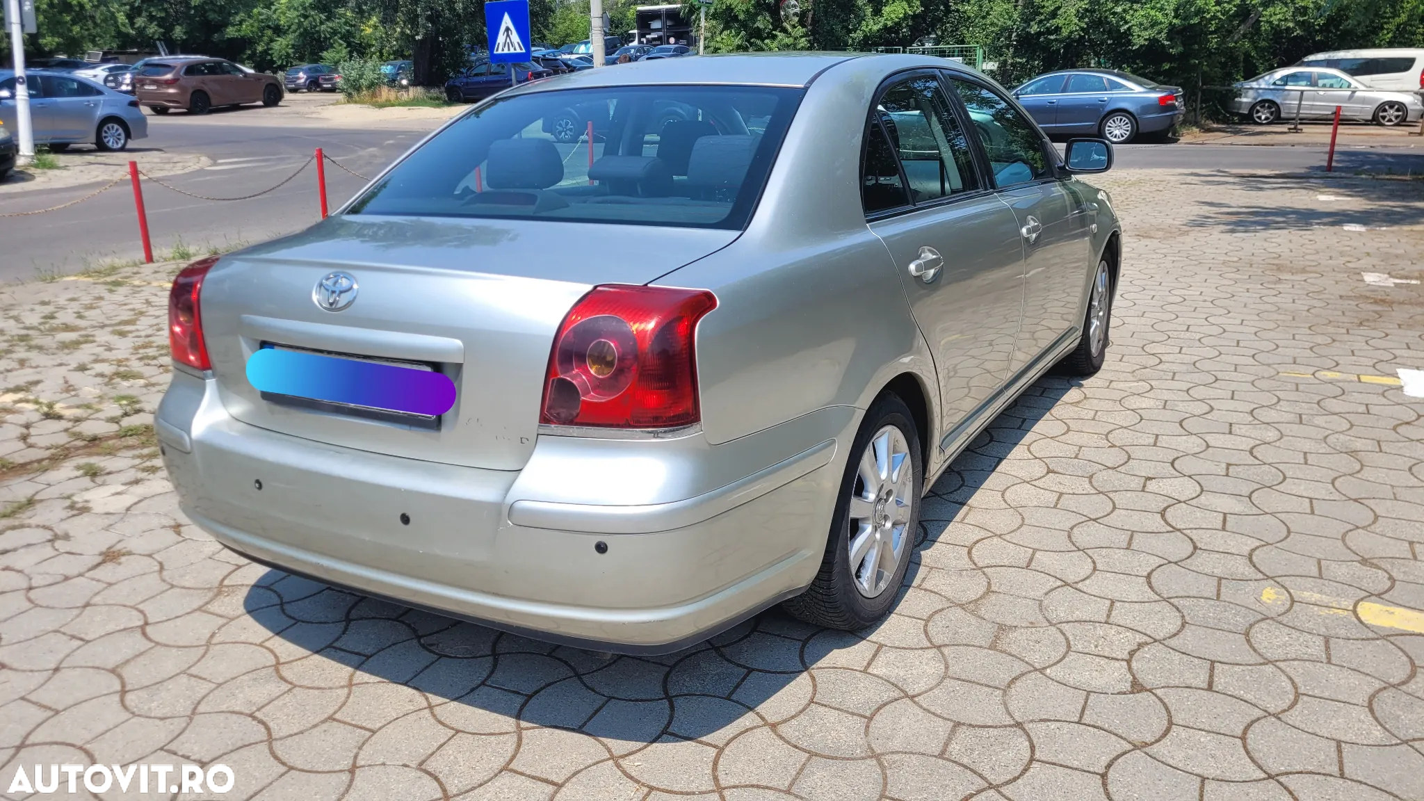 Toyota Avensis 2.2 D-4D Sedan Sol - 6