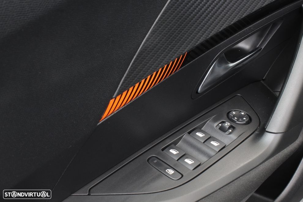 Peugeot 2008 1.2 PureTech Active Pack - 21