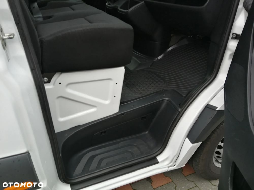 Mercedes-Benz Sprinter - 13