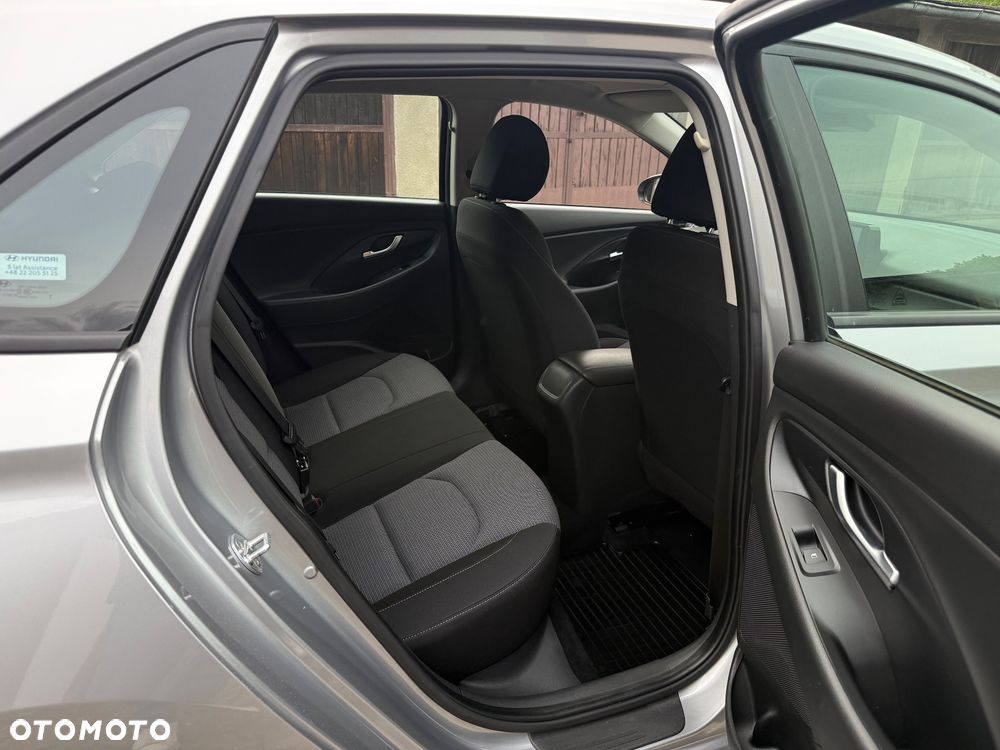 Hyundai i30 1.5 DPI Classic + - 17