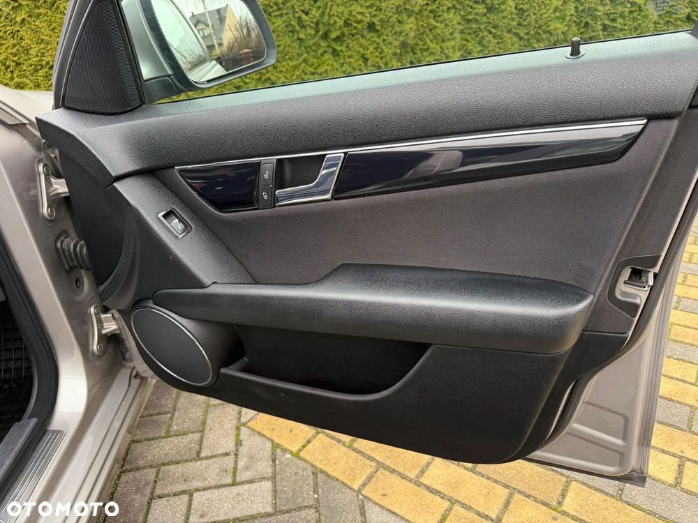 Mercedes-Benz Klasa C 180 Kompressor - 32