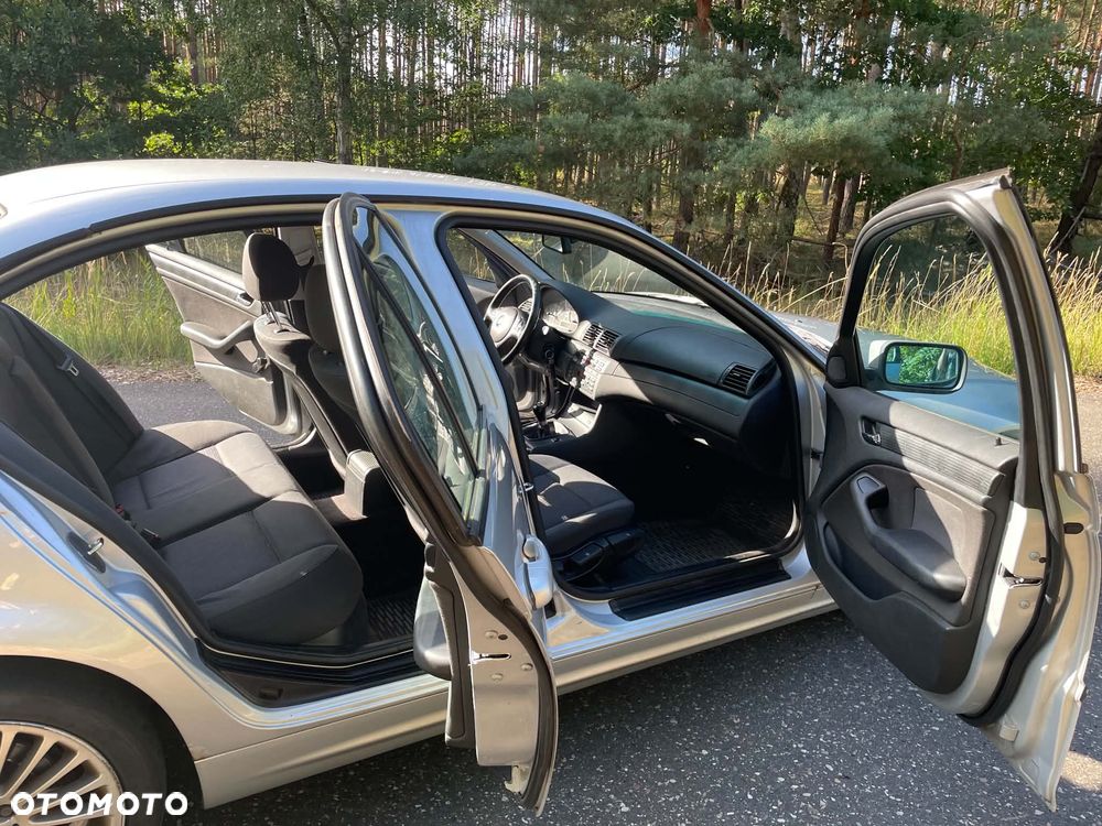 BMW Seria 3 316i - 11