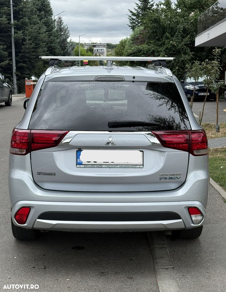 Mitsubishi Outlander 2.0 4WD - 6