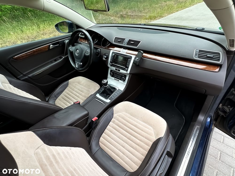 Volkswagen Passat 2.0 TDI Highline - 29