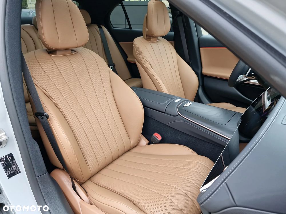 Mercedes-Benz Klasa E 200 mHEV AMG 9G-Tronic - 18