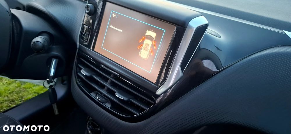 Peugeot 2008 1.2 Pure Tech Style EU6 - 21
