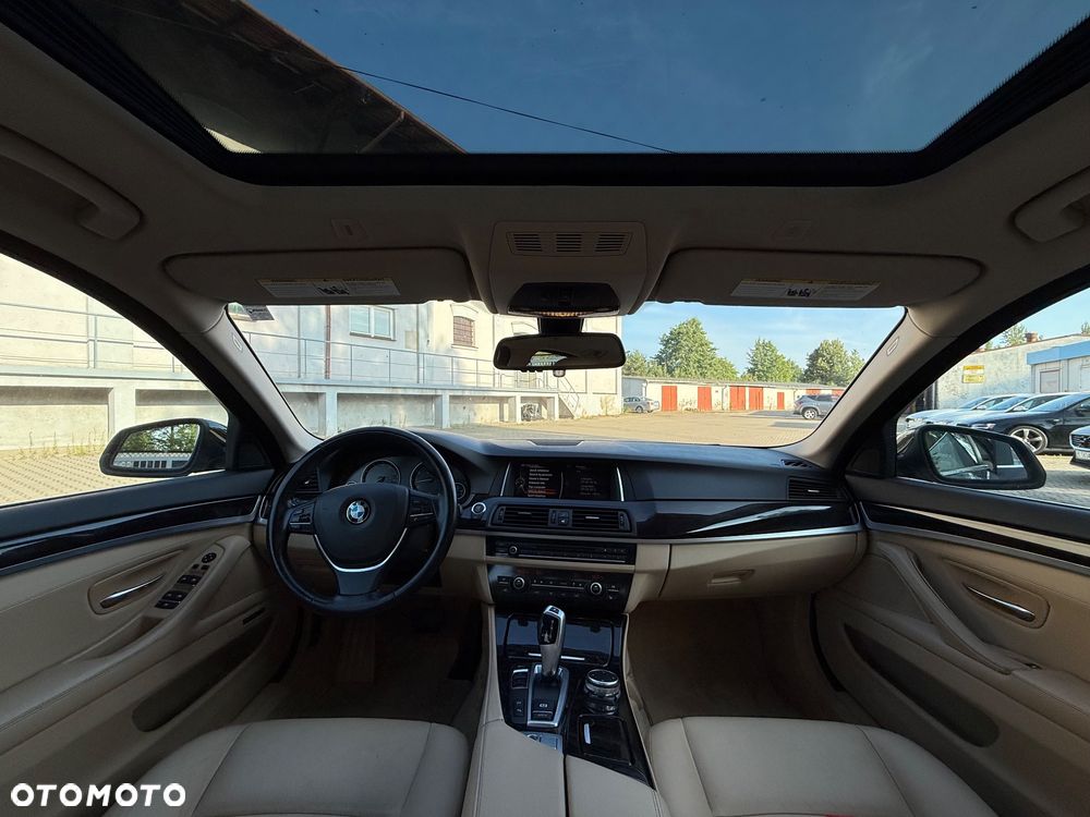 BMW Seria 5 528i xDrive Luxury Line - 11