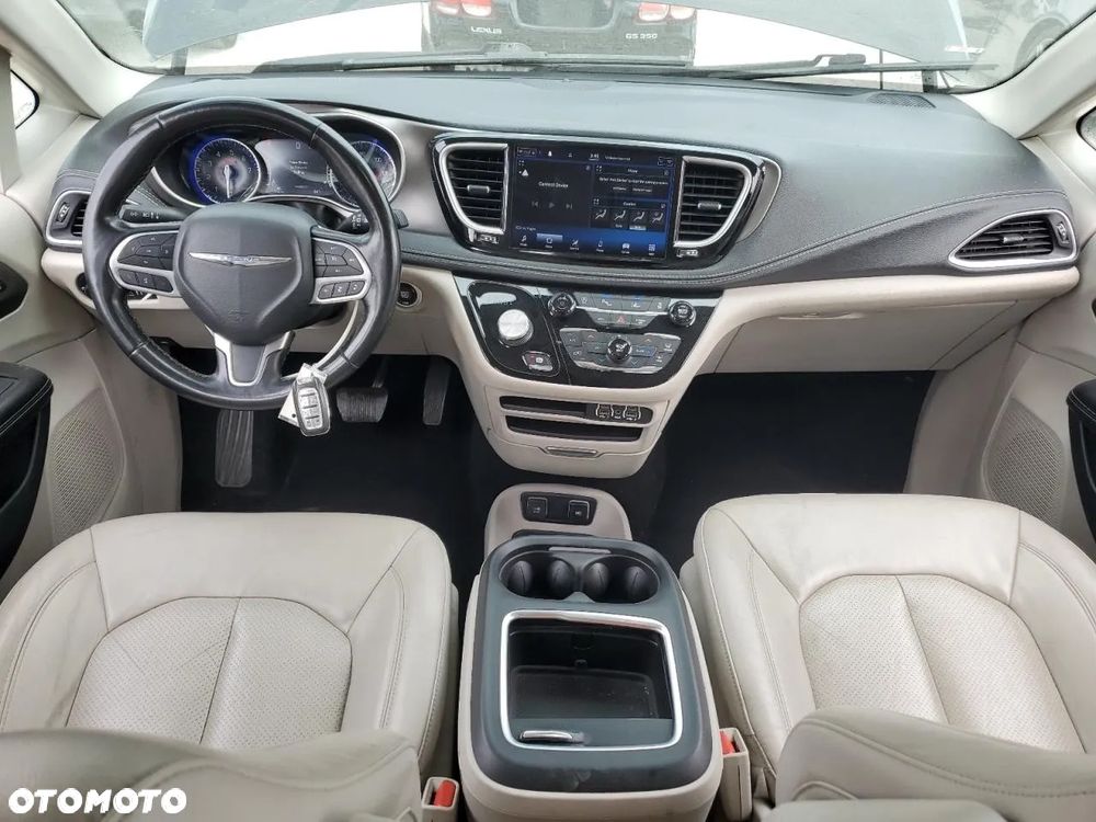 Chrysler Pacifica - 7
