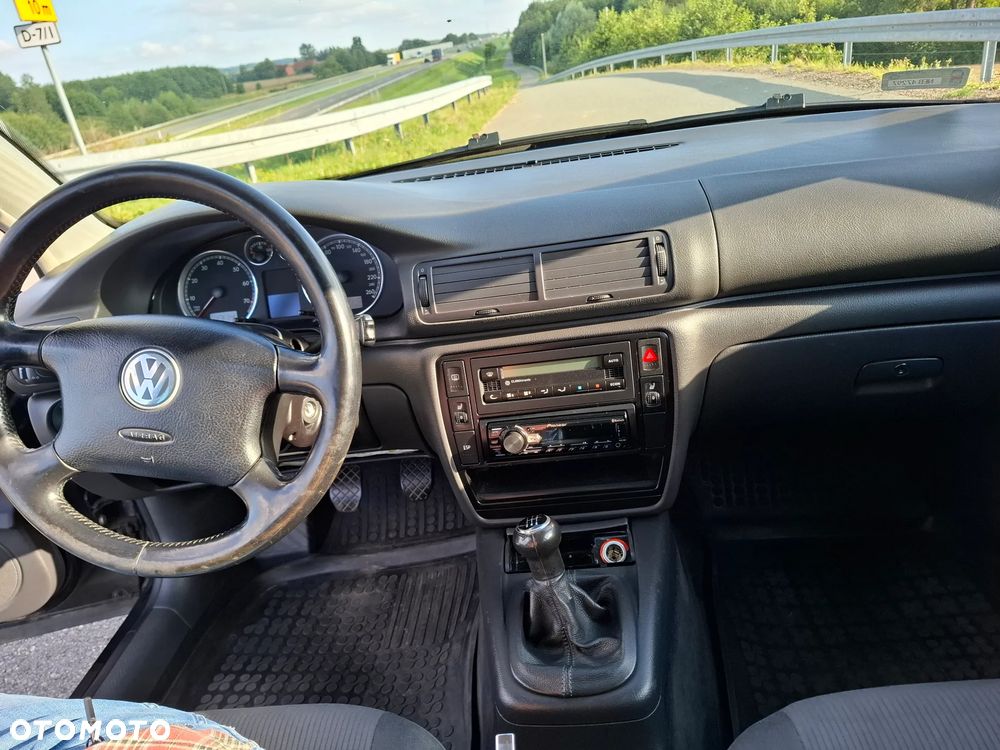 Volkswagen Passat 1.8T Comfortline - 14