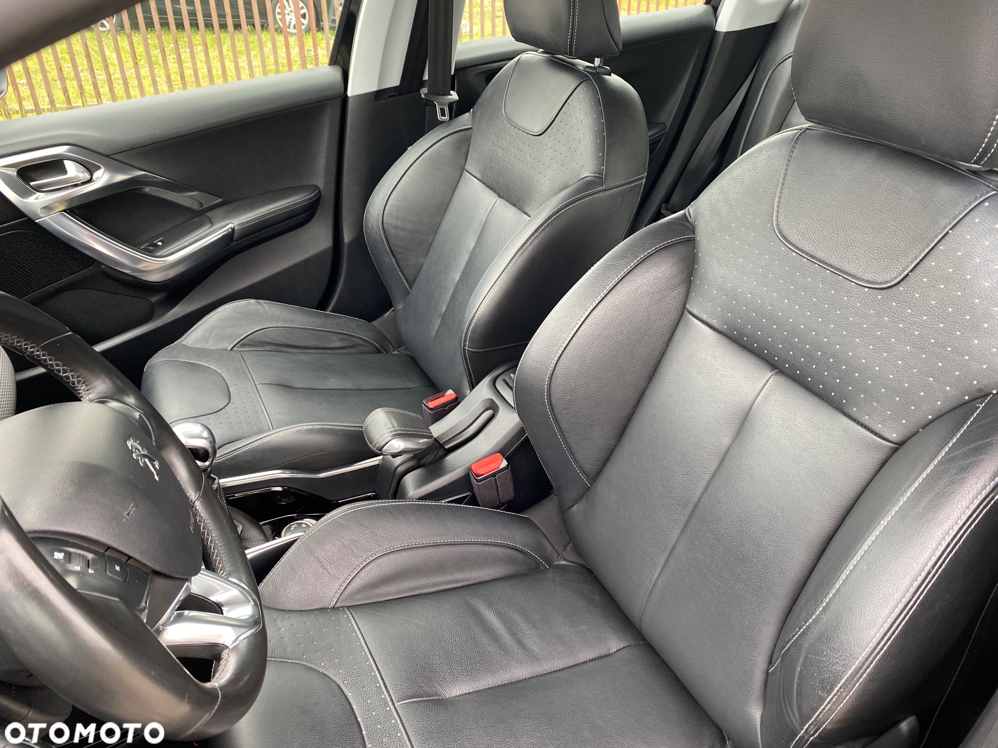 Peugeot 2008 1.6 e-HDi Allure S&S - 30