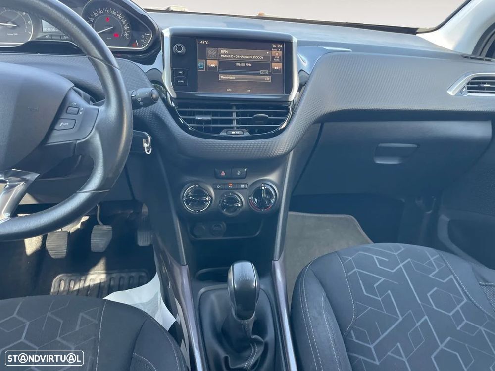 Peugeot 2008 1.2 PureTech Style - 12