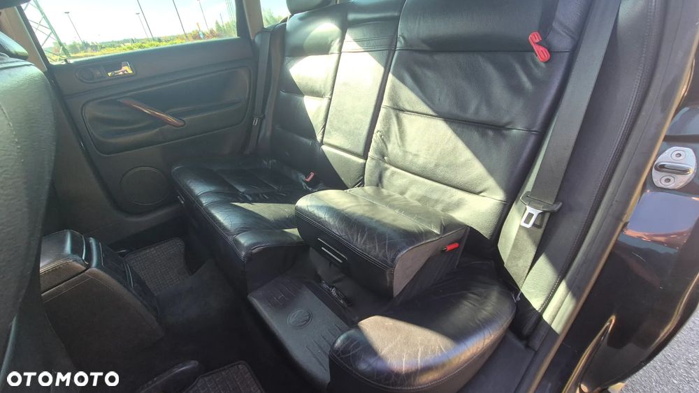 Volkswagen Passat 1.9 TDI Highline - 11