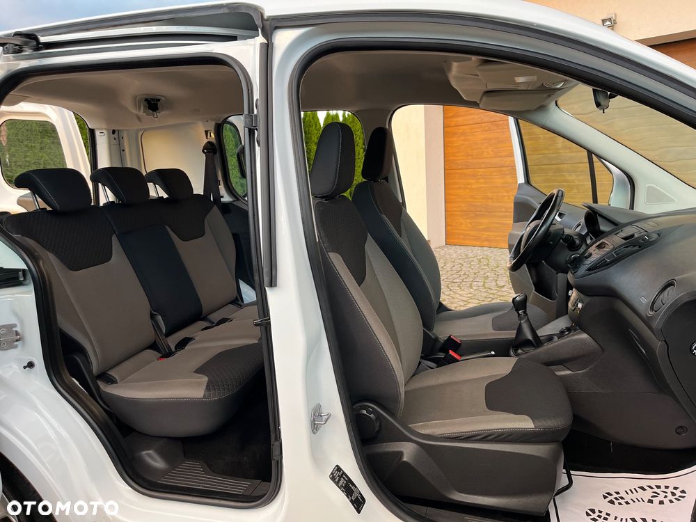 Ford Transit Courier - 21