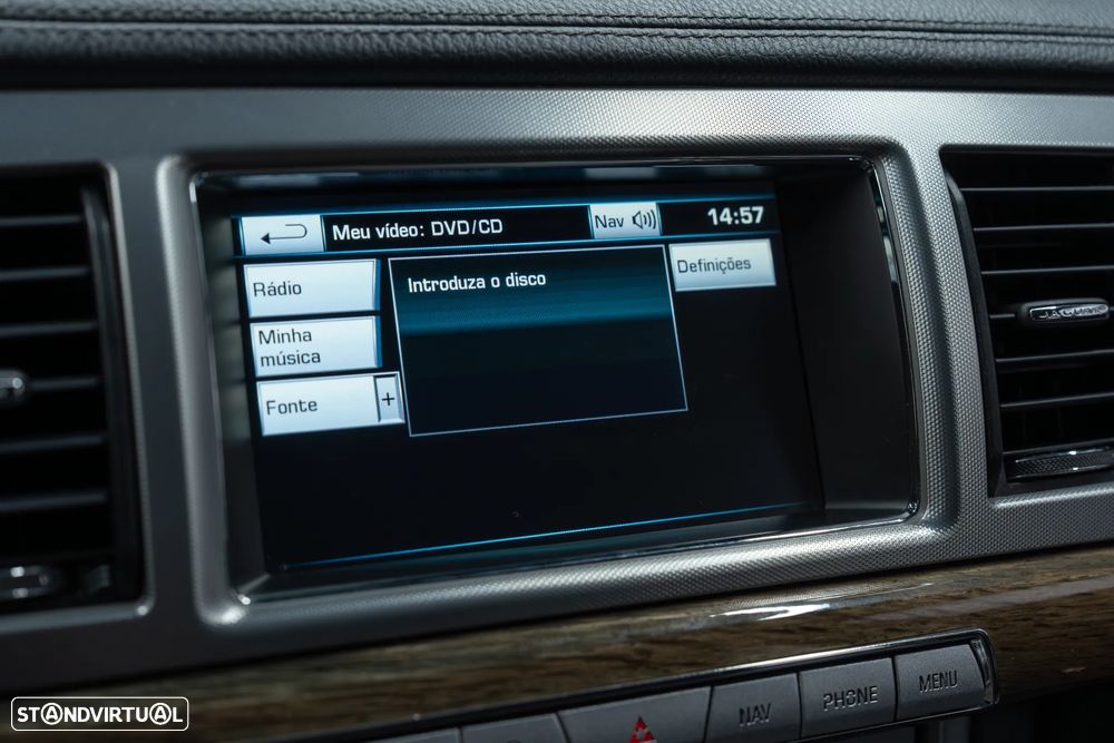 Jaguar XF 2.2 D Premium Luxury - 29