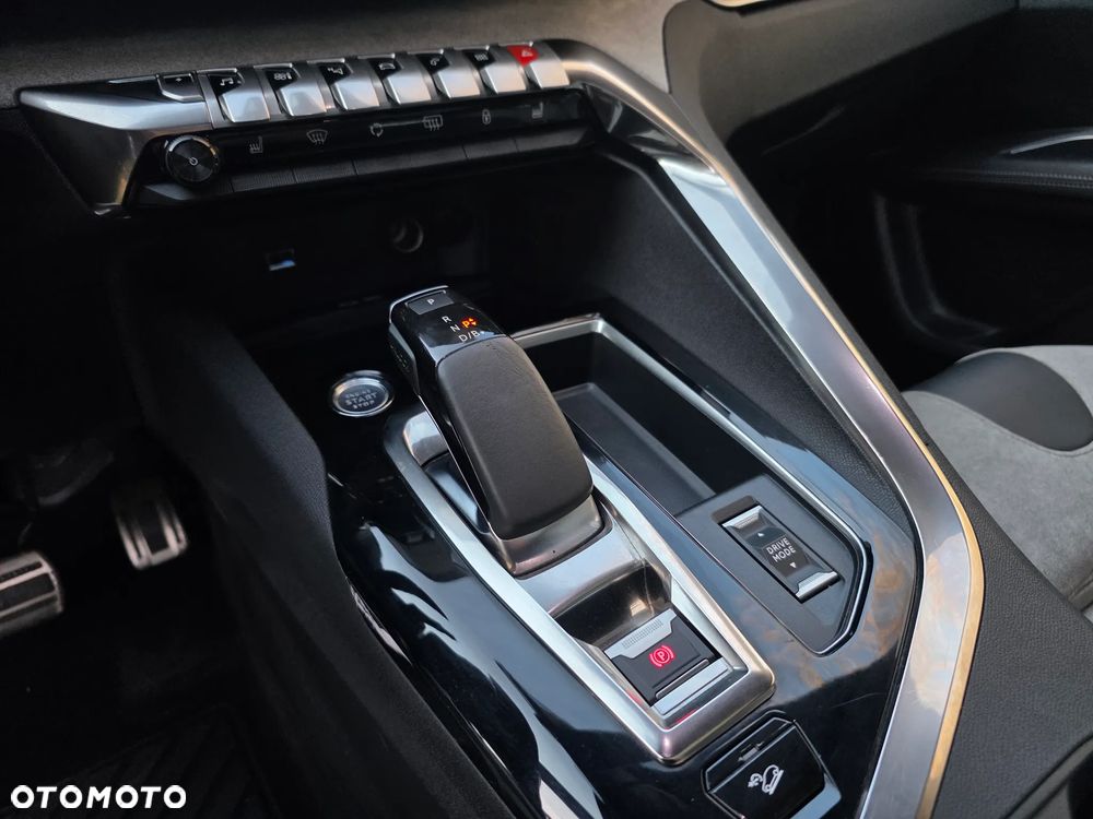 Peugeot 3008 1.6 PureTech Hybrid4 PHEV GT S&S EAT8 - 28