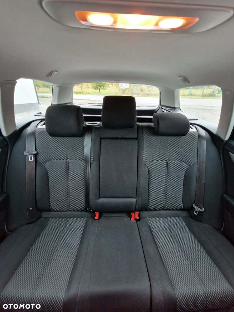 Volkswagen Passat - 12