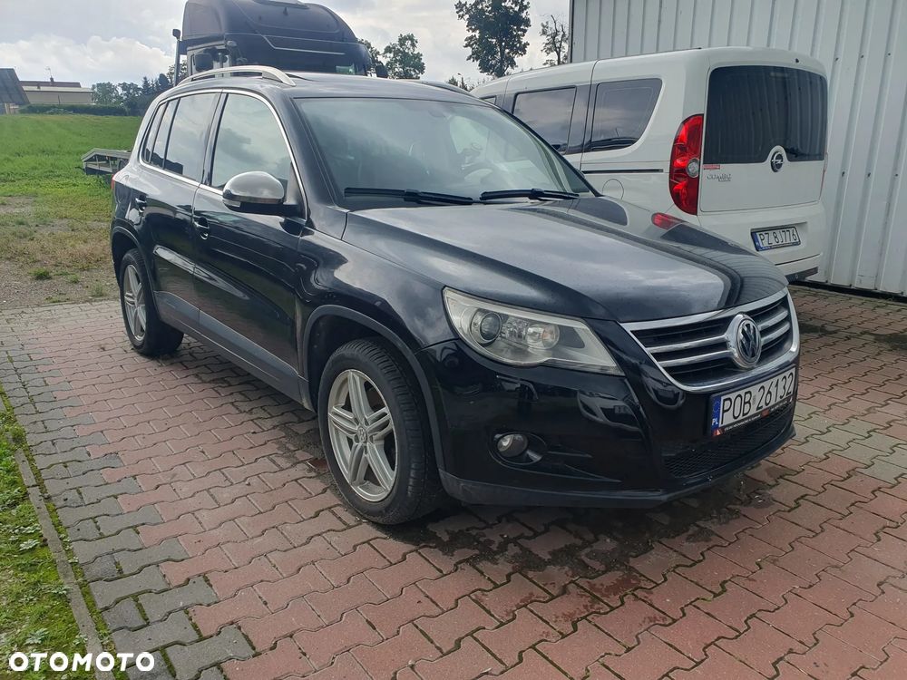 Volkswagen Tiguan - 1