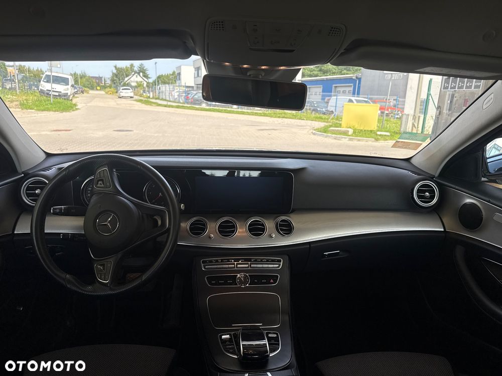 Mercedes-Benz Klasa E 220 d 4-Matic 9G-TRONIC - 8