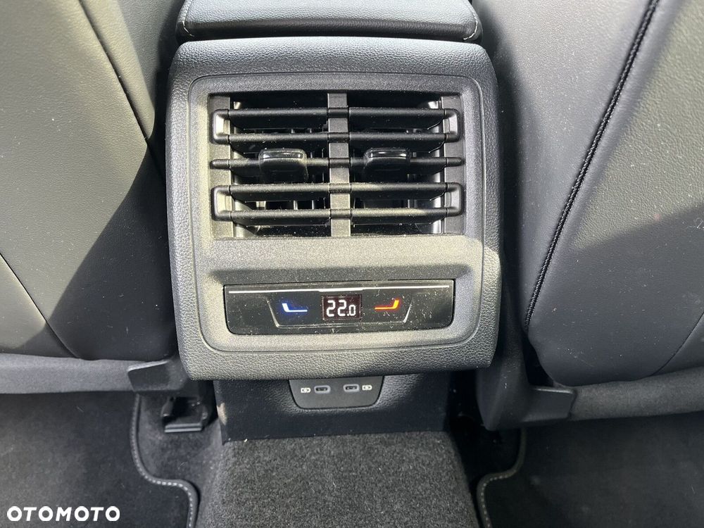 Volkswagen Golf 1.5 eTSI mHEV R-Line DSG - 21