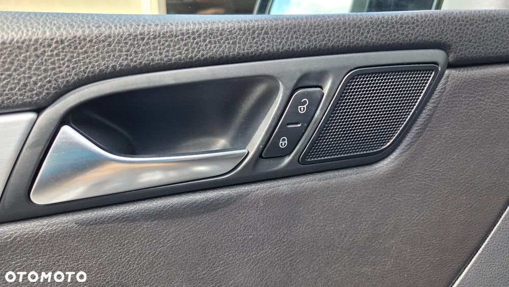 Volkswagen Sharan 2.0 TDI DSG BlueMotion Technology Highline - 30