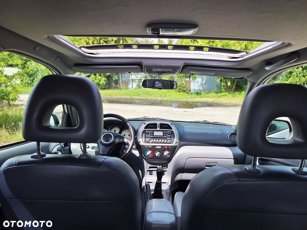 Toyota RAV4 D-4D 4x4 - 28