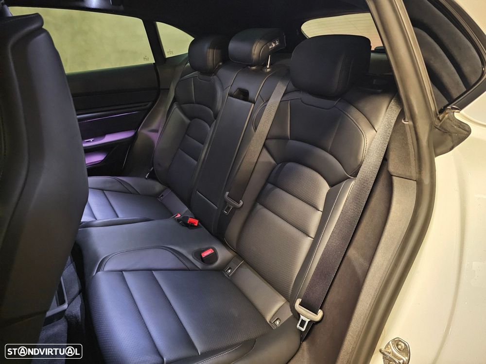 Porsche Taycan Cross Turismo 4 - 21